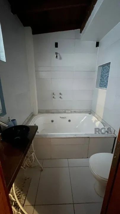 Excelente duplex de 2 dormitórios semi mobiliado. Living da parte inferior com espaço que  - Foto 13