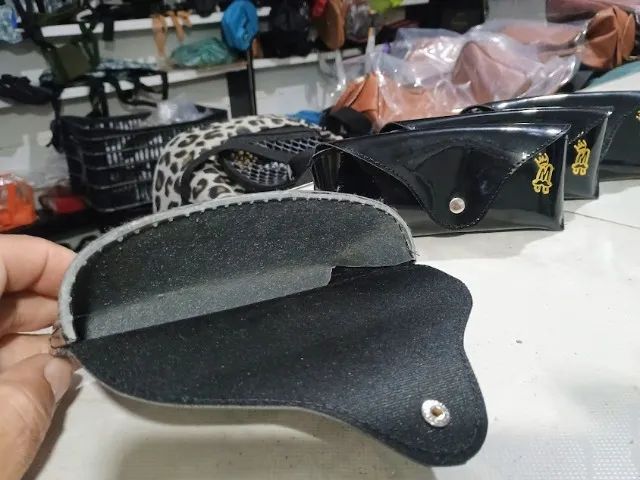 porta oculos com gravaçao da sua marca , apenas atacado,fabricamos varios modelos  - Foto 4