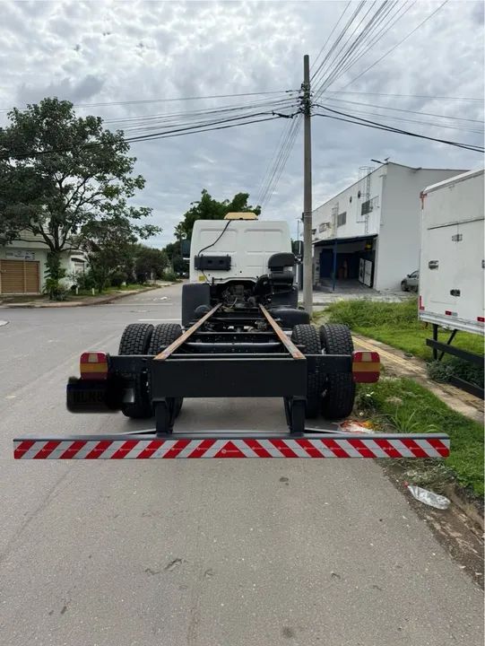 Ford Cargo 1317 - Foto 2