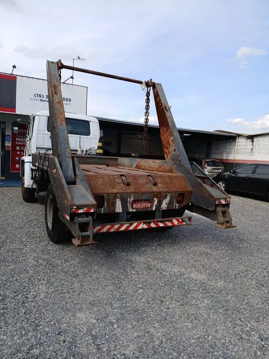 Caminhão poliguindaste - Foto 2