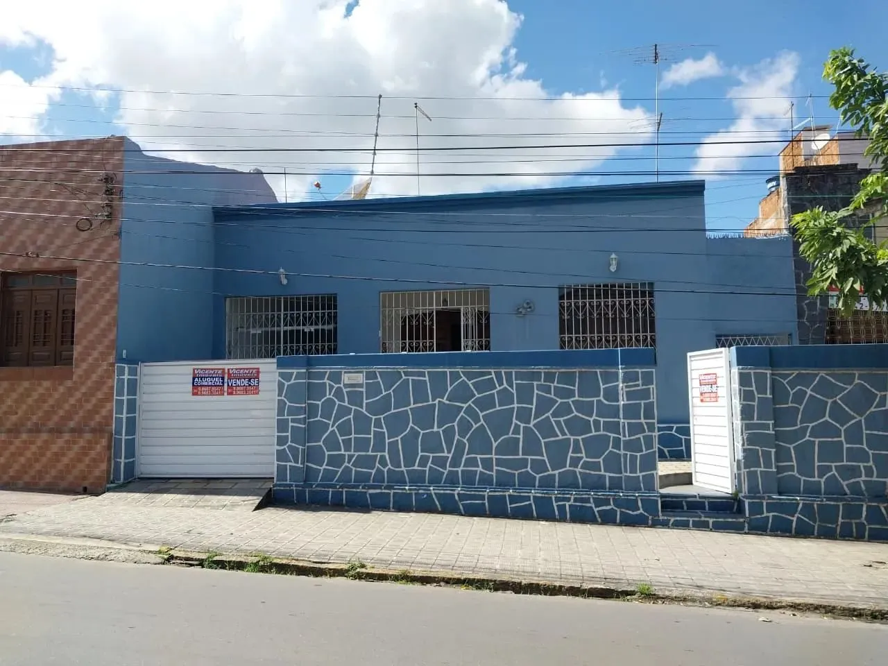 Vendo ou Alugo casa com 430m2 próximo a FACOL em Vitória de Santo Antão PE
