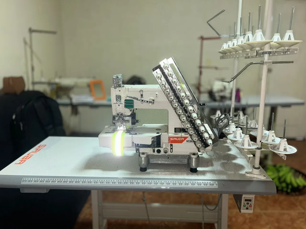 Máquina de Costura Industrial Siruba VC008