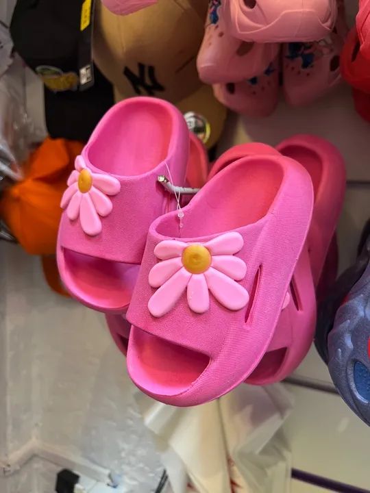Sandália Infantil Crocs Desenho - Foto 4