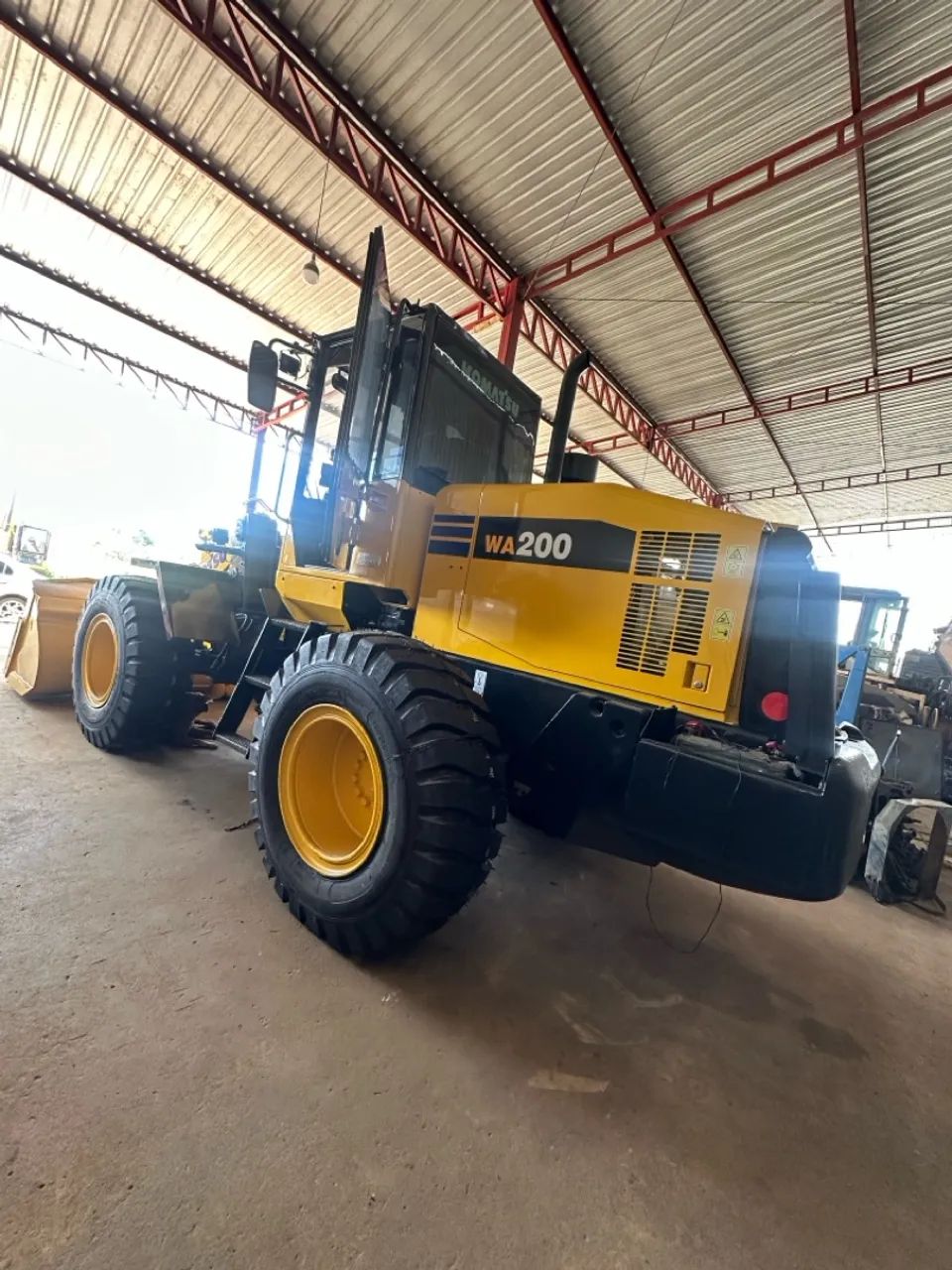 Pá Carregadeira Komatsu WA200 - Foto 2