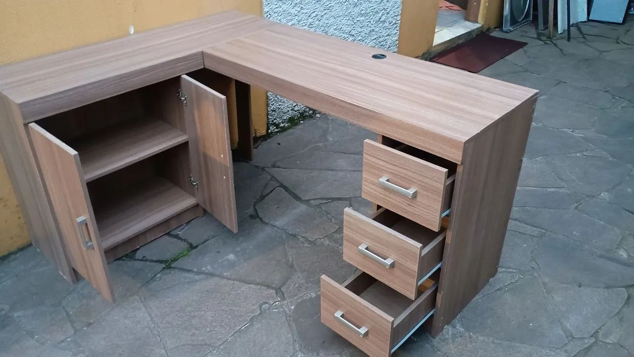 Mesa para computador, em ótimo estado!64961569580673121