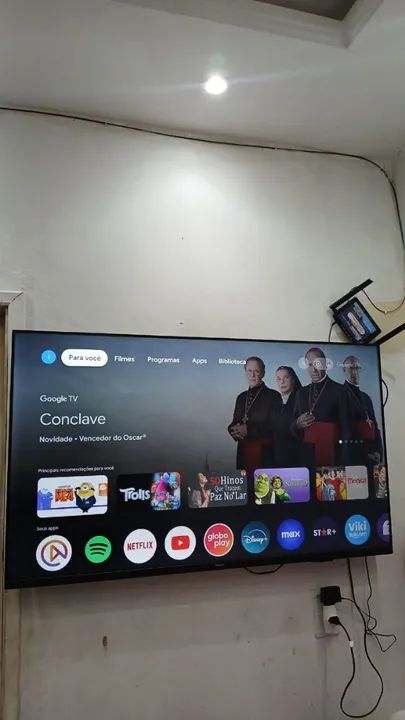 Vendo tv da marca Philips 4k smart pegando todos os apps e funcionando tudo
