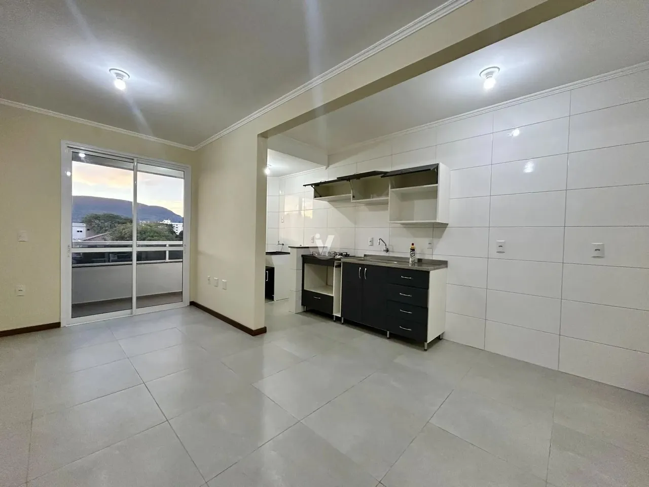 Apartamento 1 dormitório com box de garagem em ótima localização em Camobi