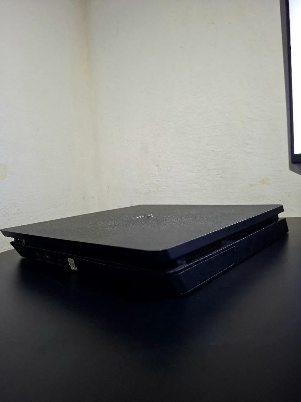 ? VENDE- SE PS4 INCLUI CONTROLE 4 JOGOS. E bom estado, perfeita para um presente de natal - Foto 4