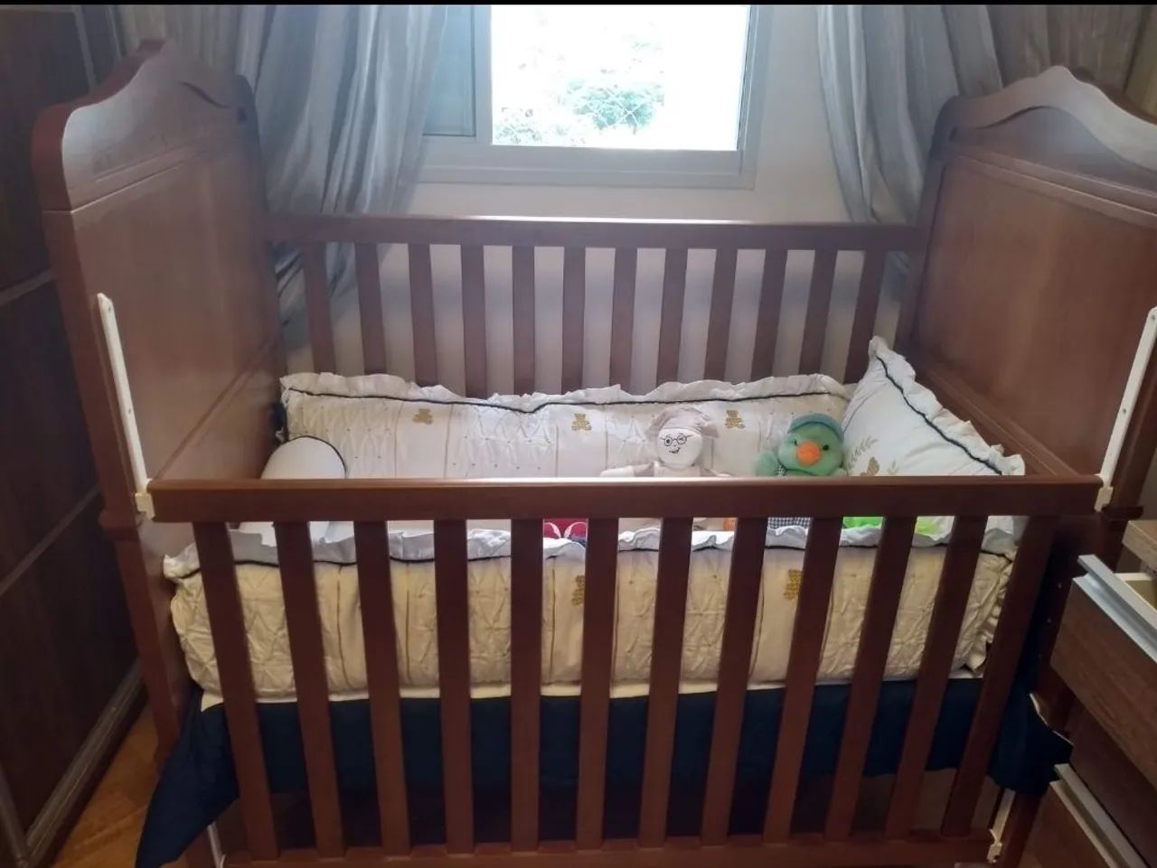 Berço de madeira maciça para bebê