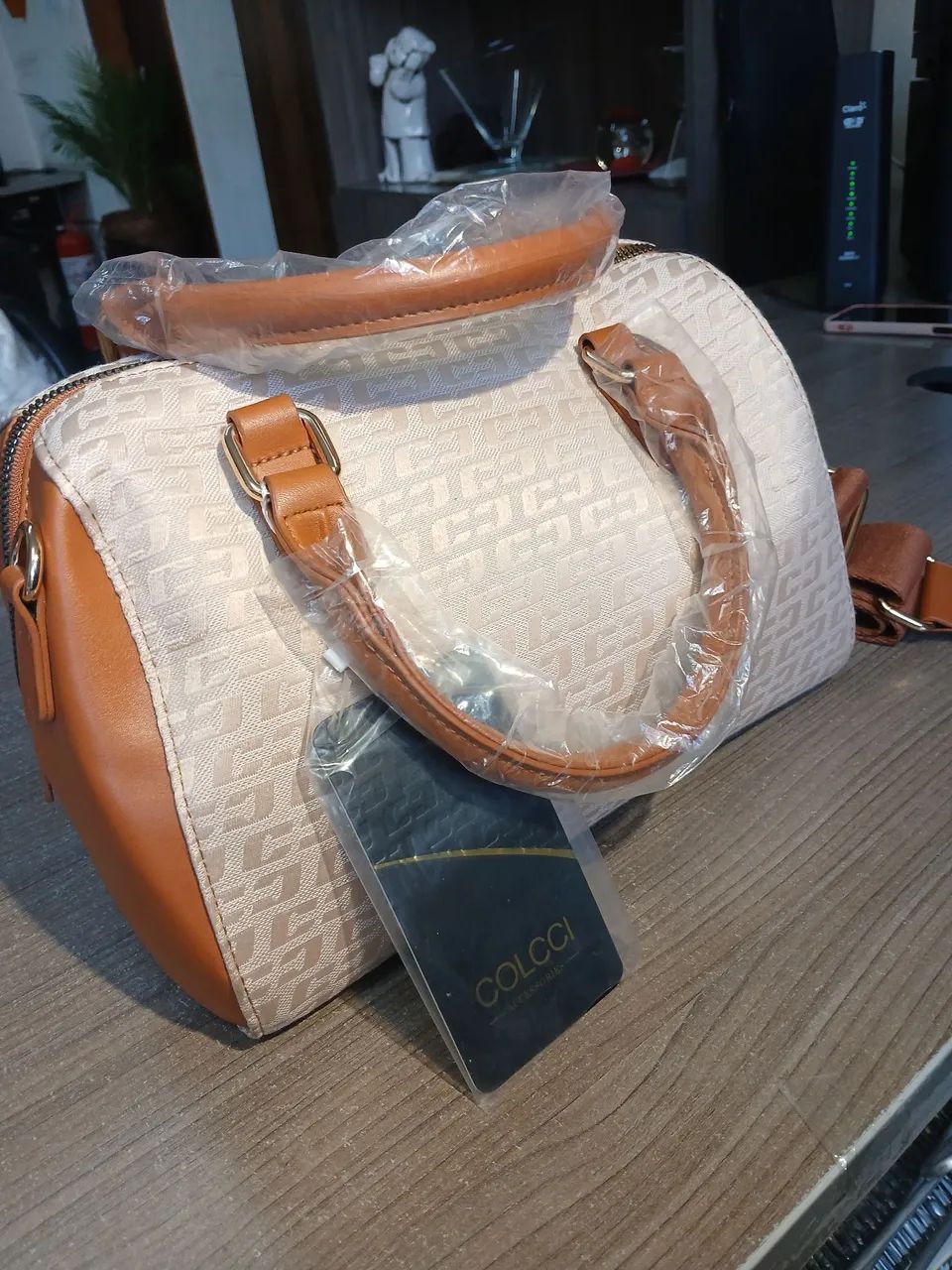 Bolsa Tiracolo Colcci logomarca Begé - Foto 2
