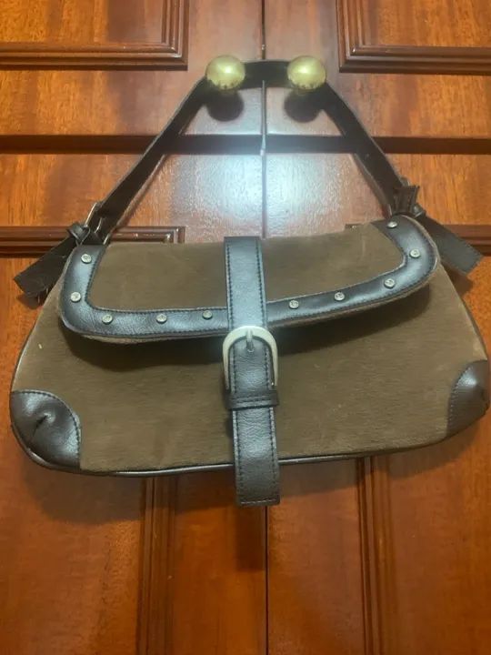 Bolsa de Ombro Marrom em camurça com detalhes em couro - Foto 2
