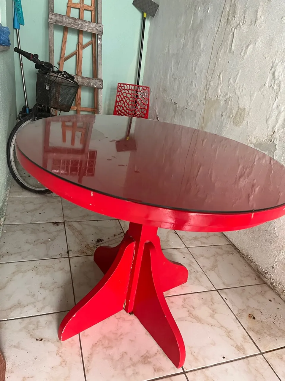 Mesa redonda vermelha
