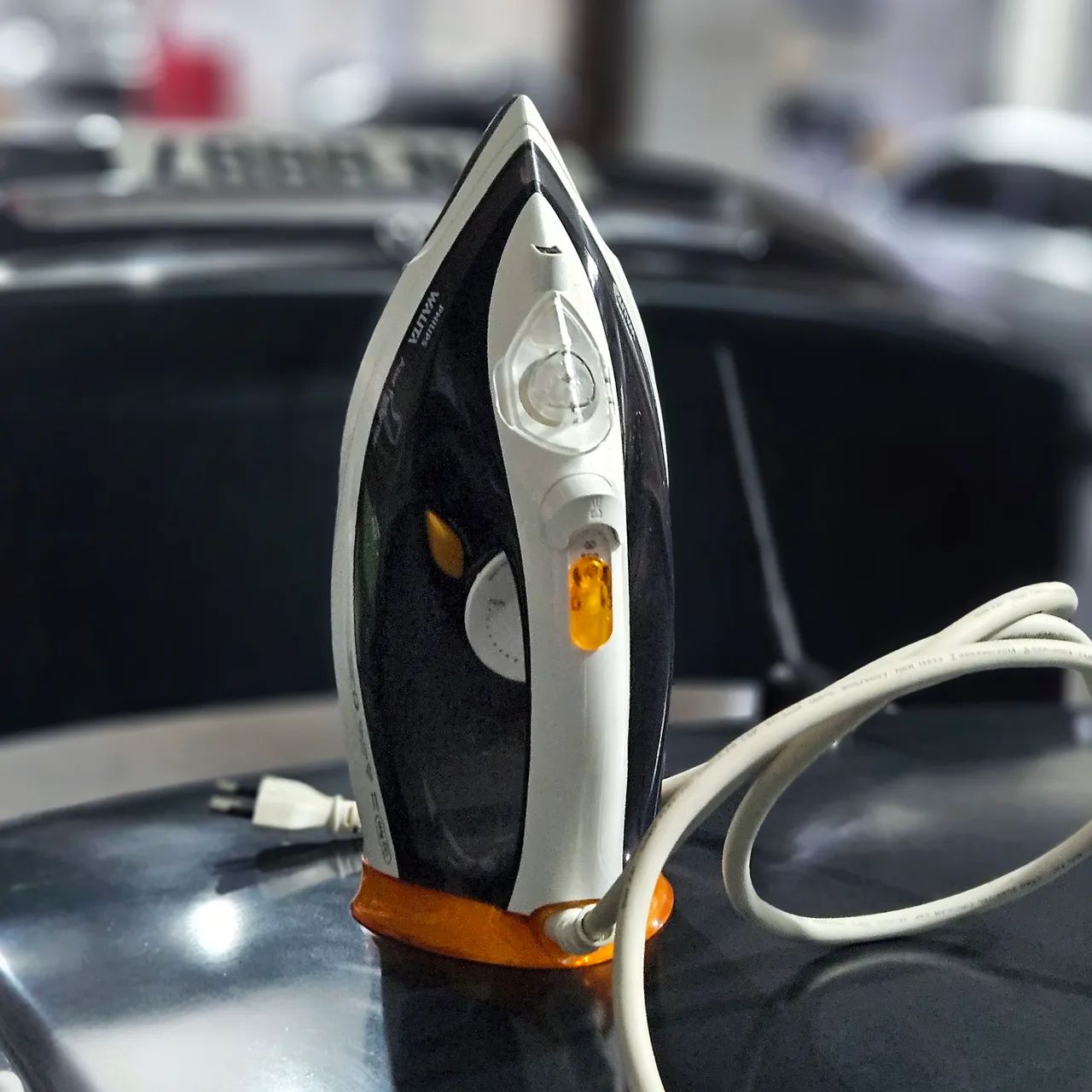 Ferro a Vapor 1470W 110V Azur Performer Branco/Preto/Laranja