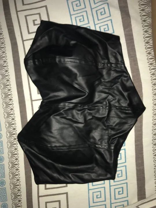 Cropped de couro fake