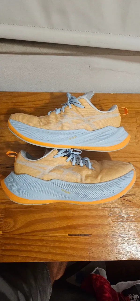 Asics Superblast 1 (tam 42) excelente estado