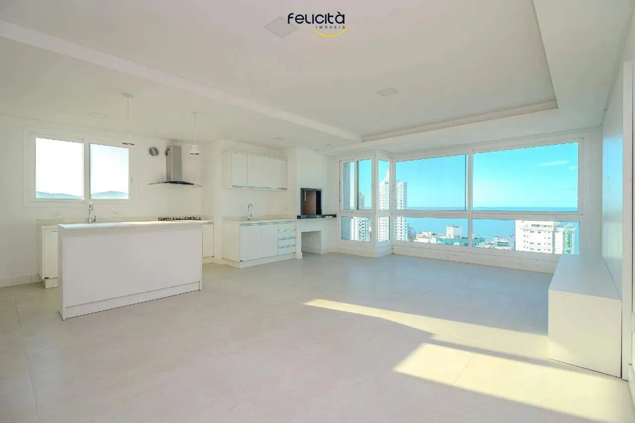 Apartamento vista Mar à venda no Edifício Camboas
