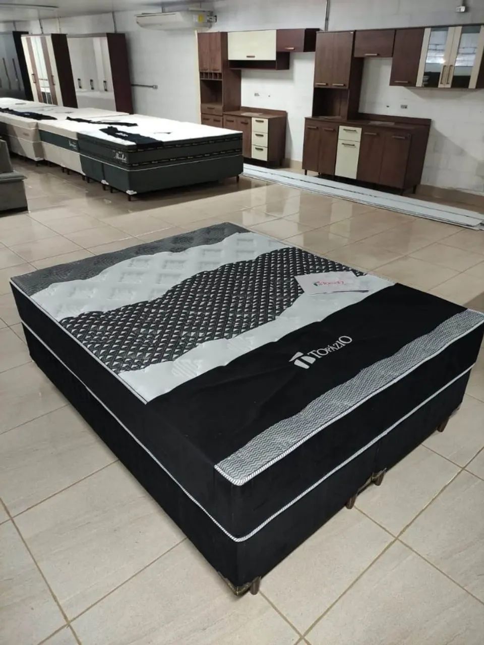 Cama Queen. Box e colchão 