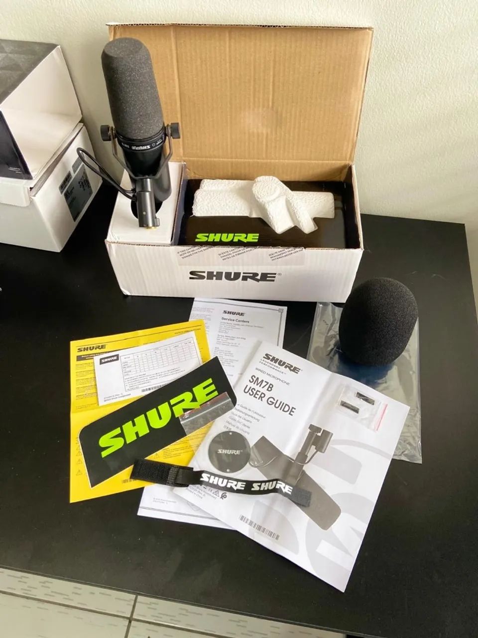 Microfone Shure Sm7b Dinâmico Vocal Para Estúdio Podcast Preto - Foto 3