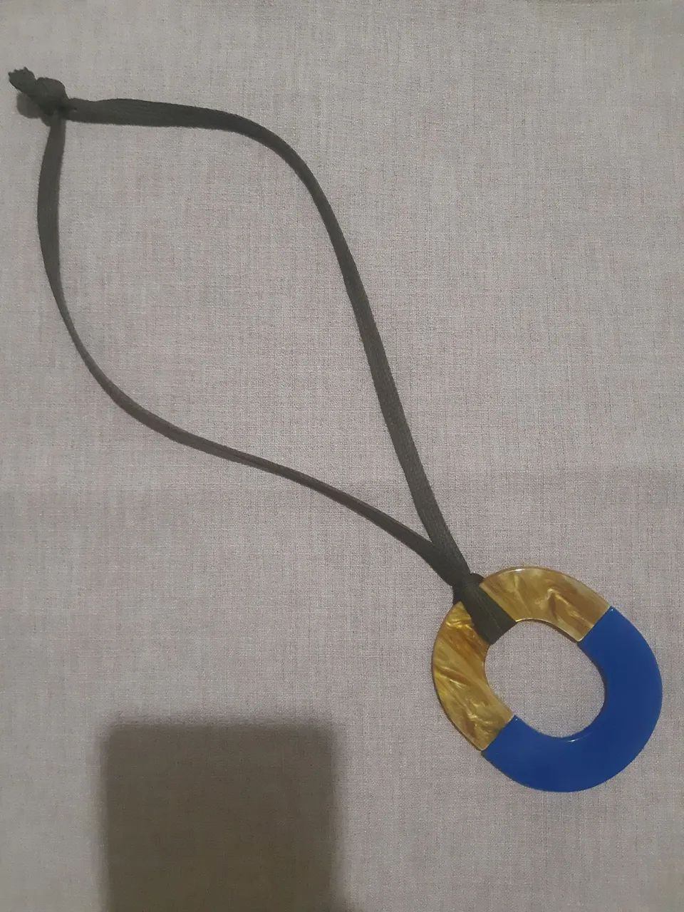 Colares com pingente - 14,99 cada.