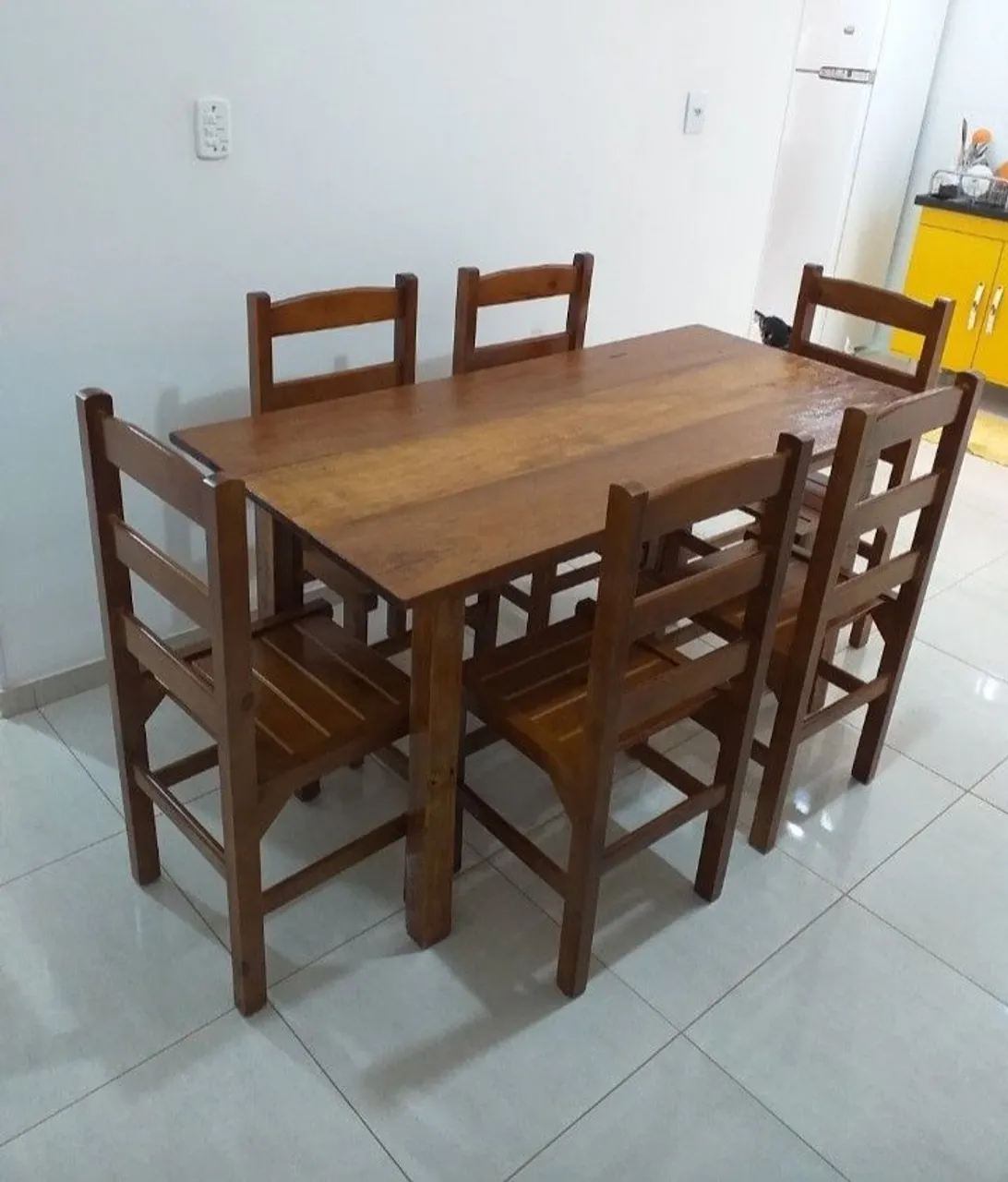 Mesa de Jantar de Madeira Maciça