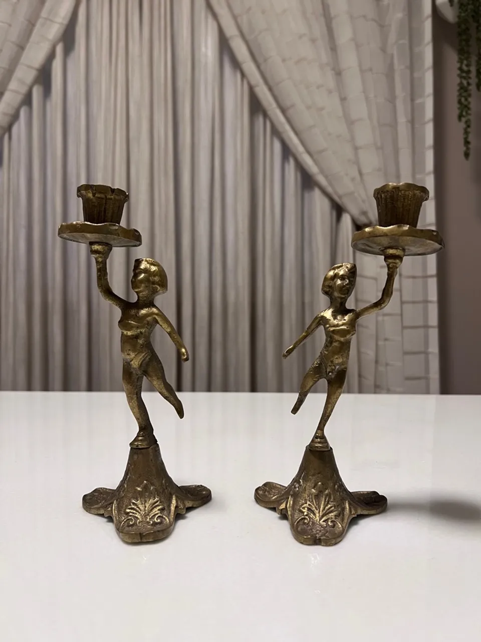 Lindo par Castiçais ou Porta Velas de Bronze
