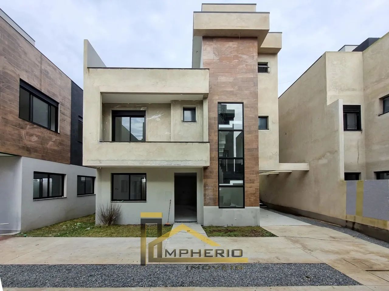 Imperdível oportunidade: Casa em condomínio de alto padrão com 3 quartos e 1 suíte no Uber