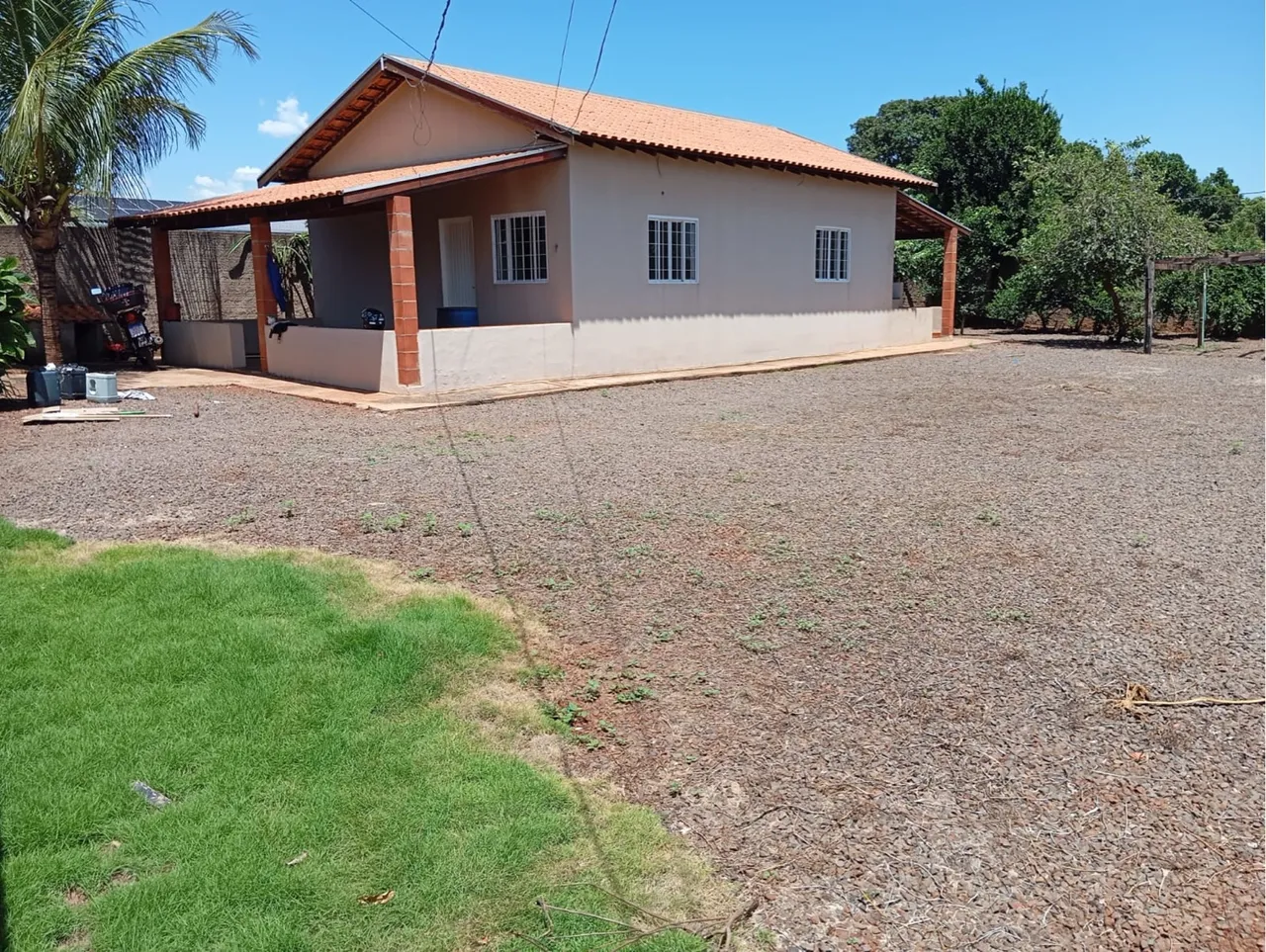 VENDO 2 TERRENOS E 1 CASA EM TERENOS - MS