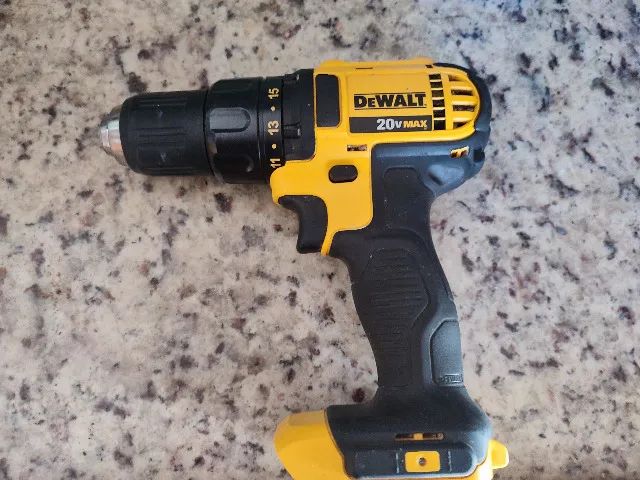 Furadeira  Dewalt Dcd 780  - Não acompanha bateria 
