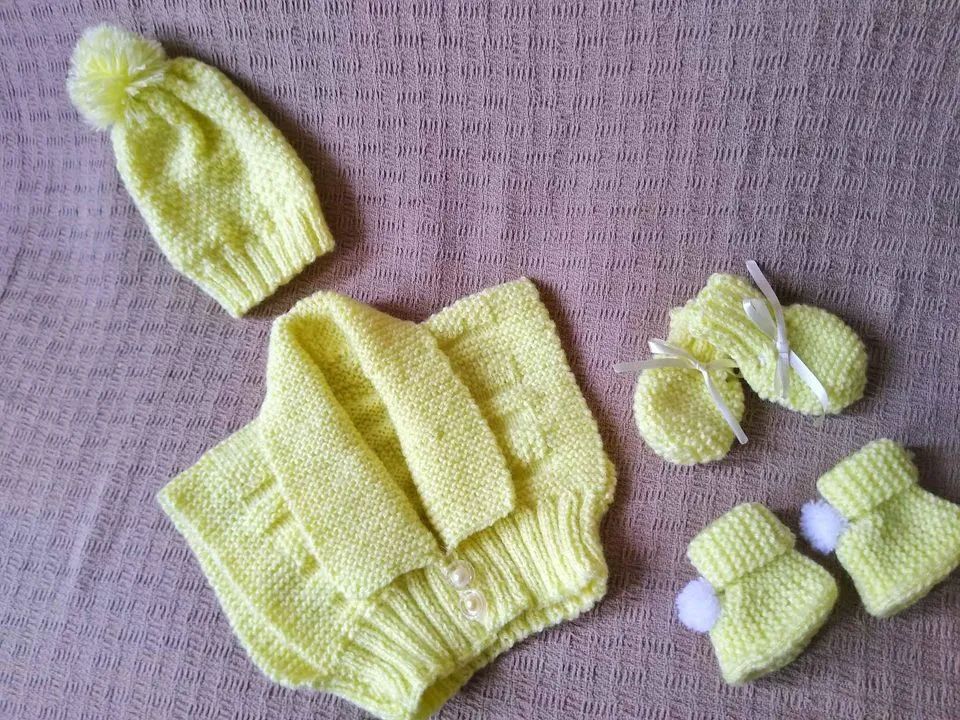 Conjunto de lã para bebê - Casaco, gorro e sapatinhos - Foto 2