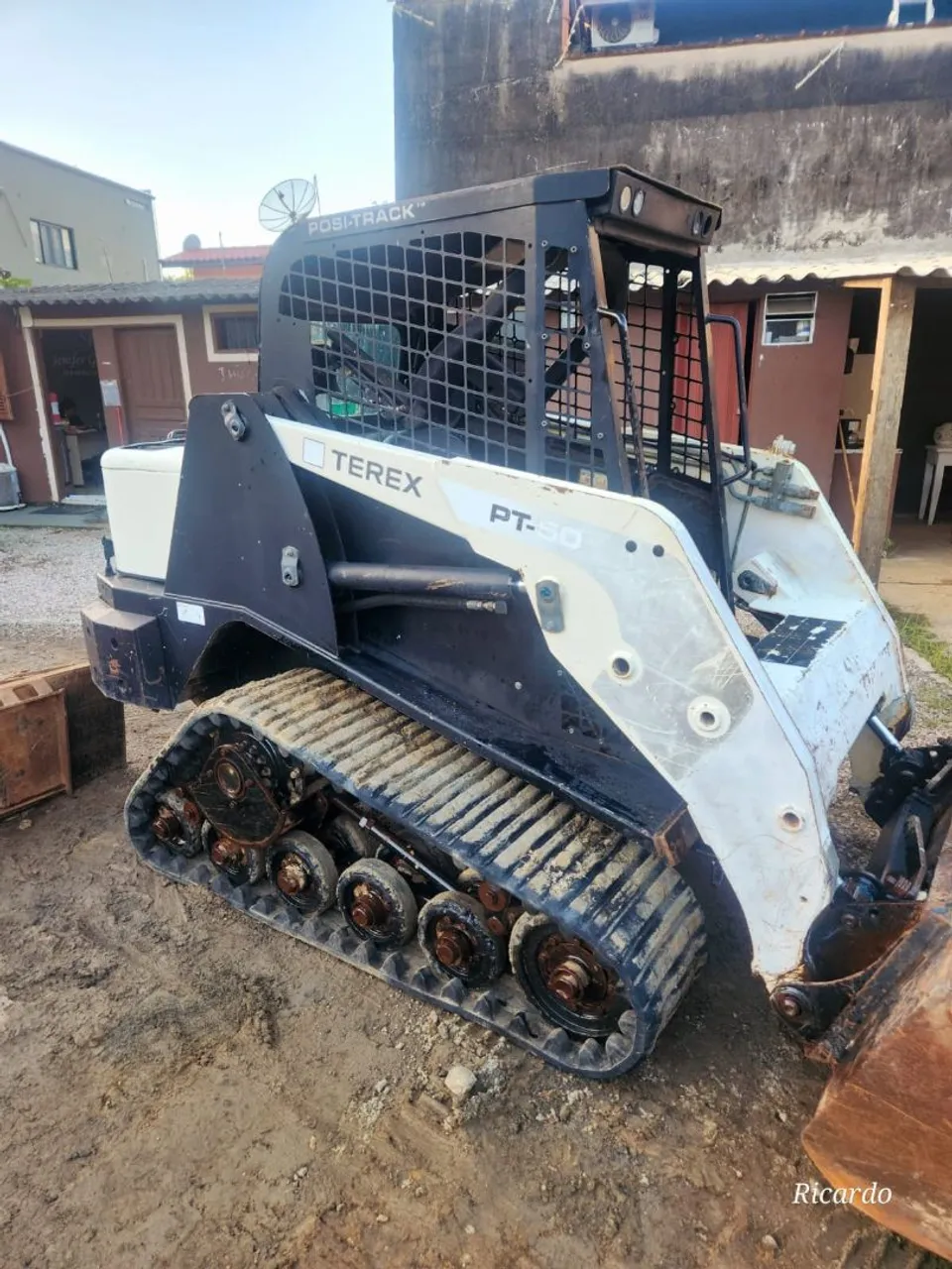 Vendo ou troco Mini Carregadeira Terex.