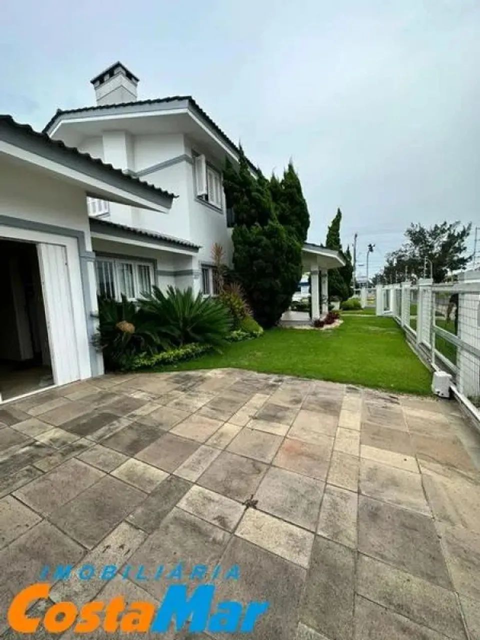 Casa na Avenida com 03 dormitórios !!!!