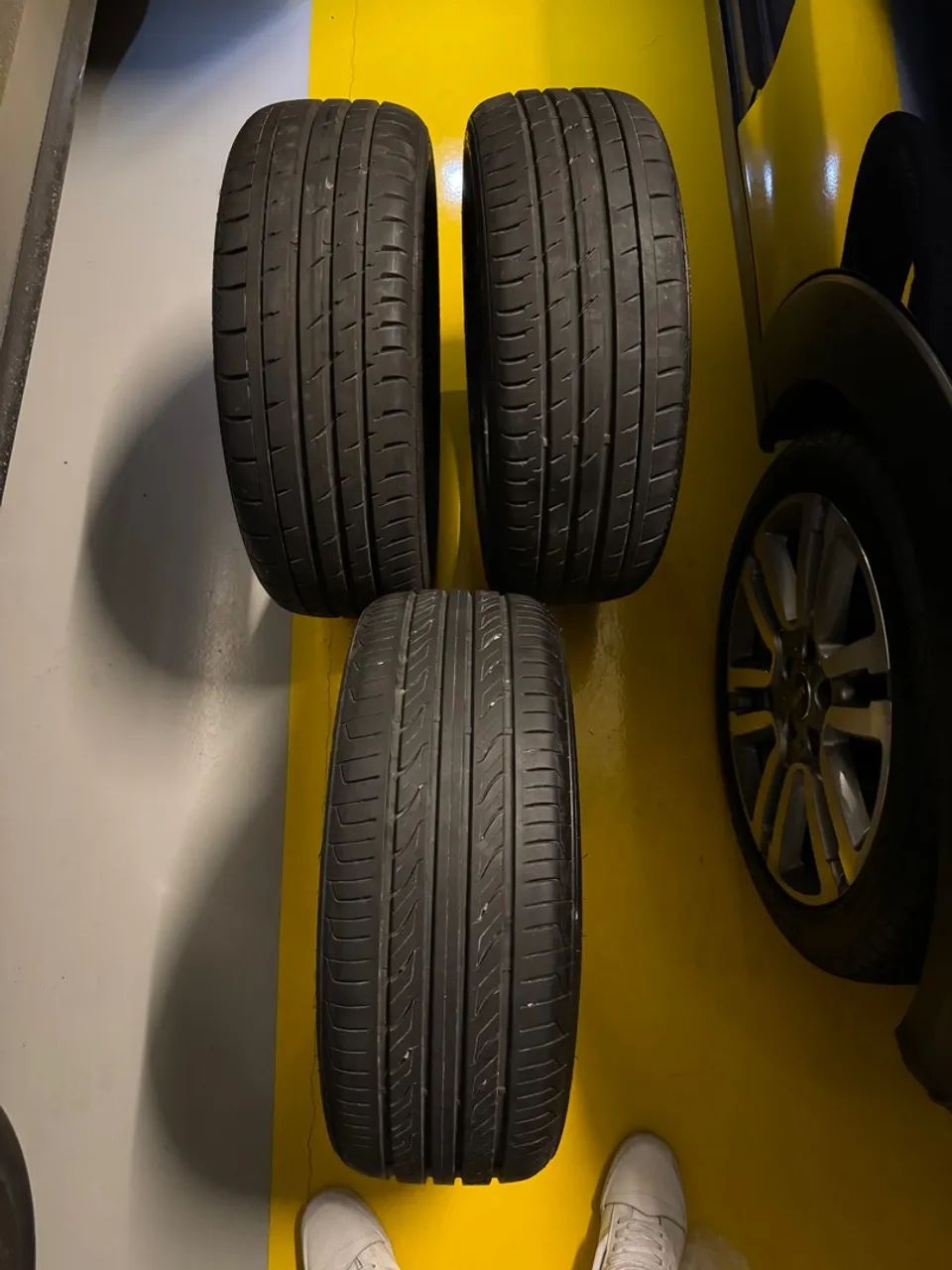 2 pneus Continental Runflat + 1 convencional (Zerados)