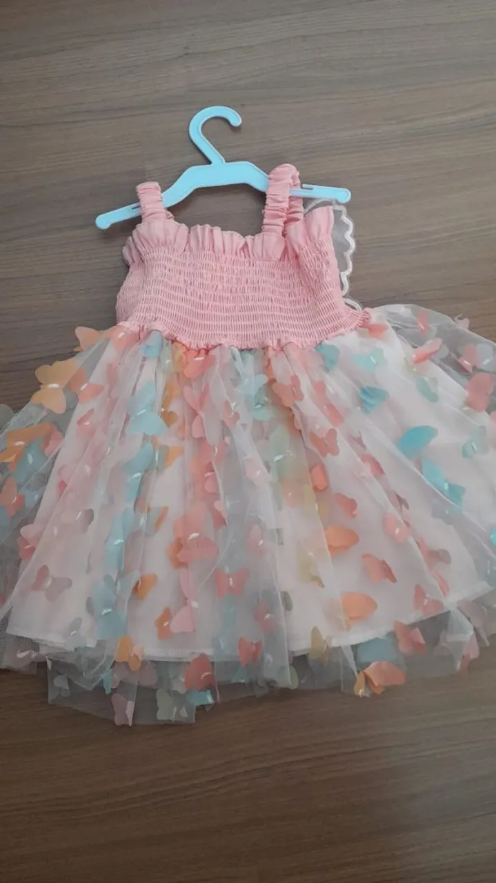 Vestido Infantil com Apliques de Borboletas