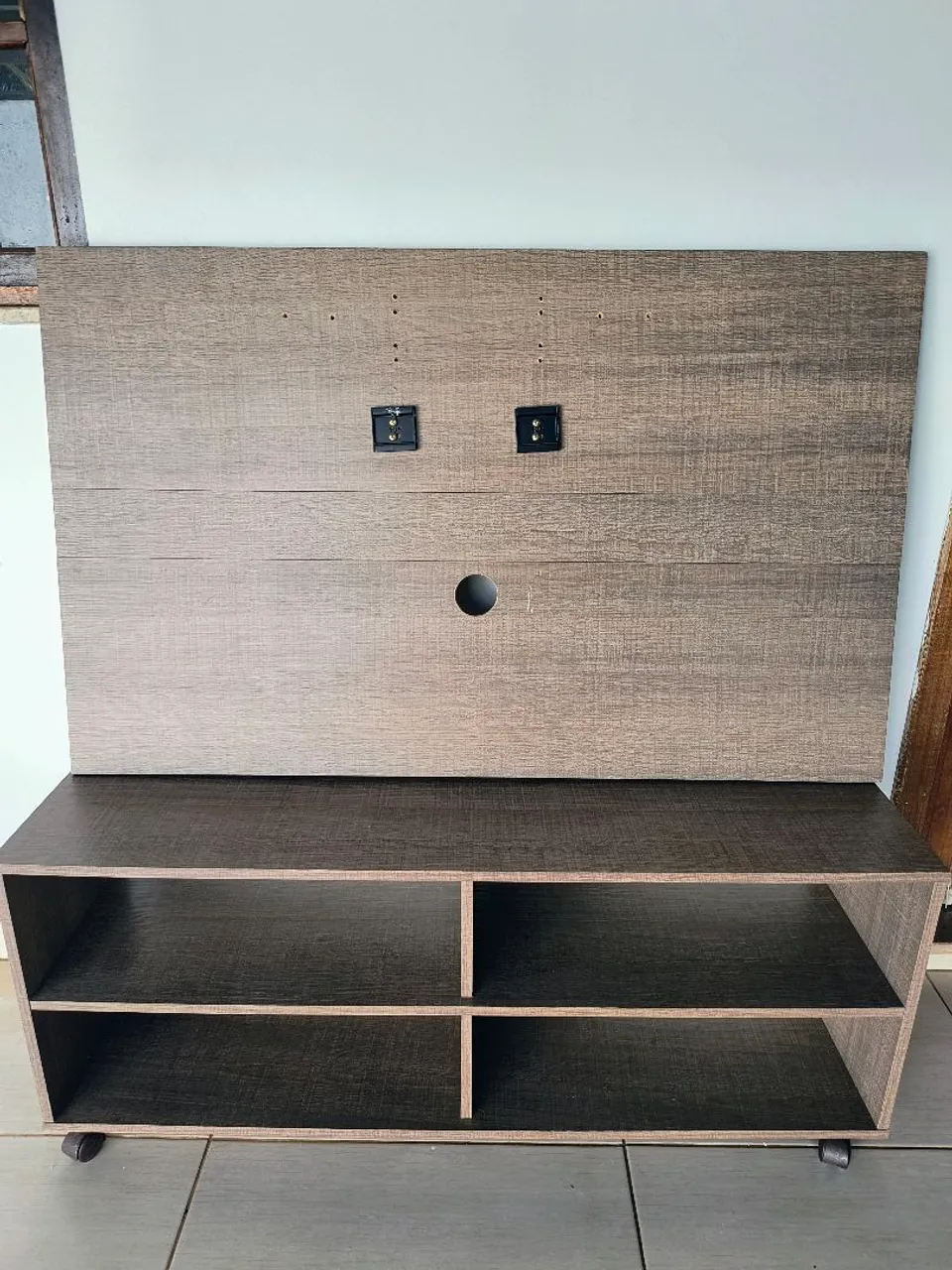 Painel para TV com rack - Design moderno