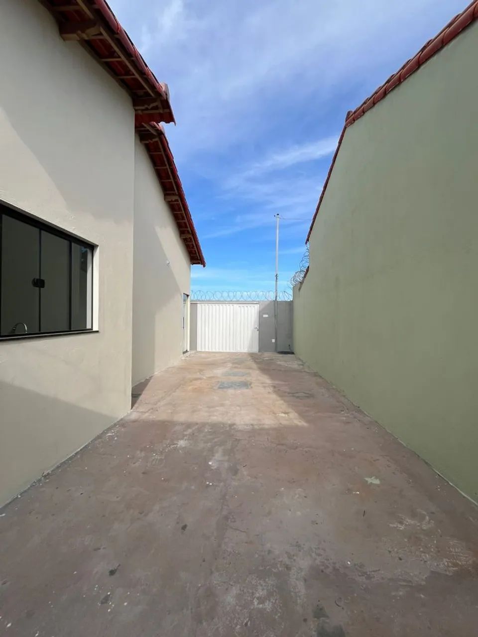 Casa com 03 Quartos - Nova Pirapora