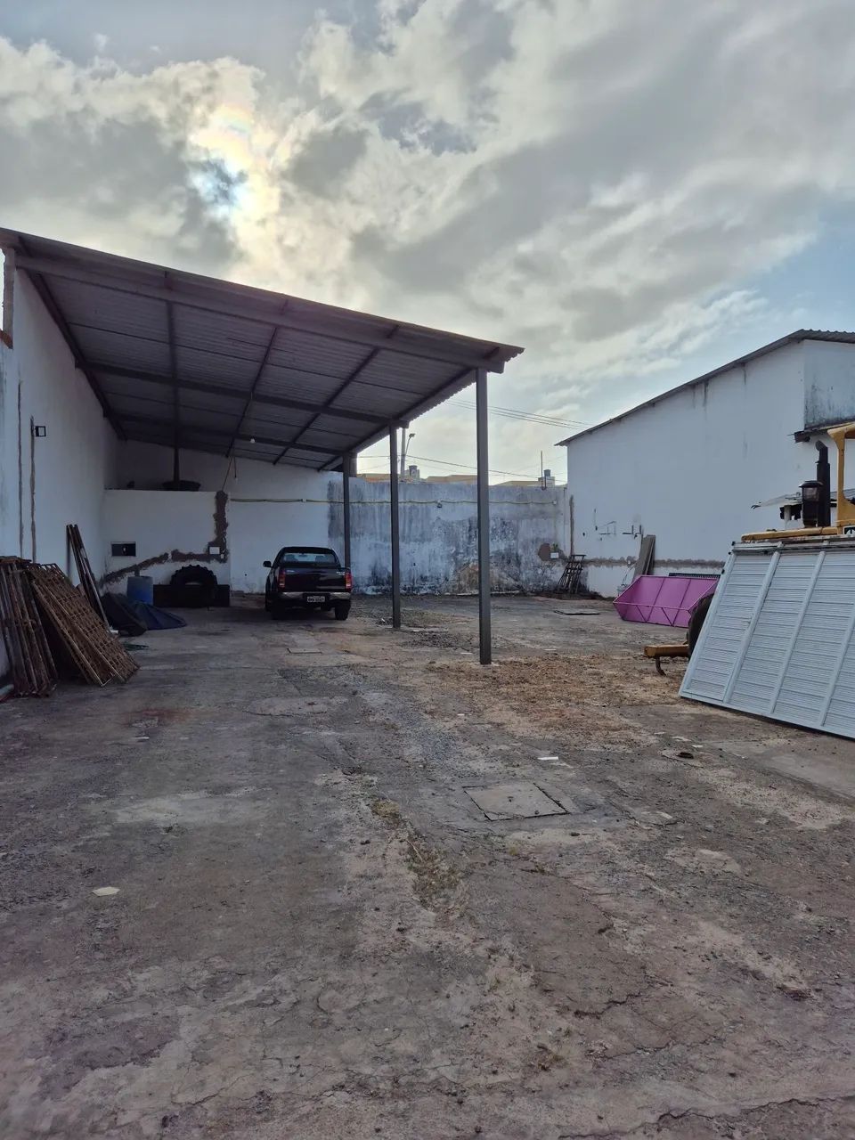 Aluguel de Terreno com Estrutura - Av. Daniel de La Touche - Foto 2
