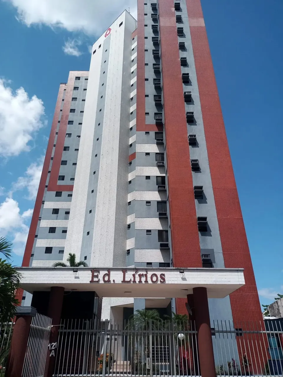 Predio Comercial de 3 Andares na Avenida Grande Circular