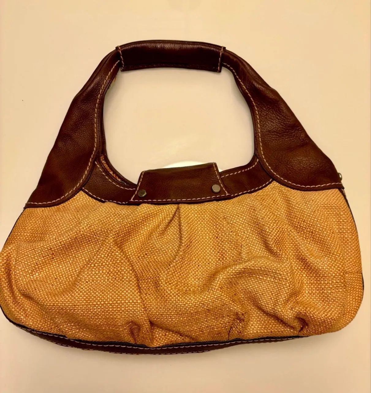 Bolsa Clássica em Couro e Tecido - Marca Fóssil  - Foto 4