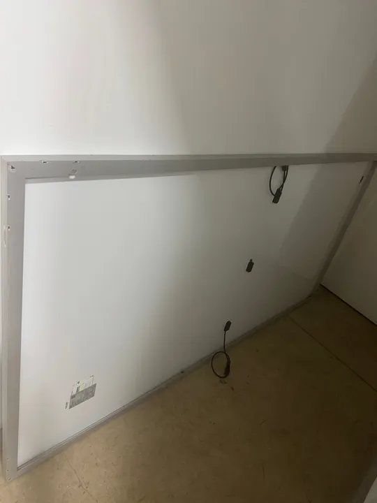 Painel fotovoltaico- placa solar para descarte - queimada