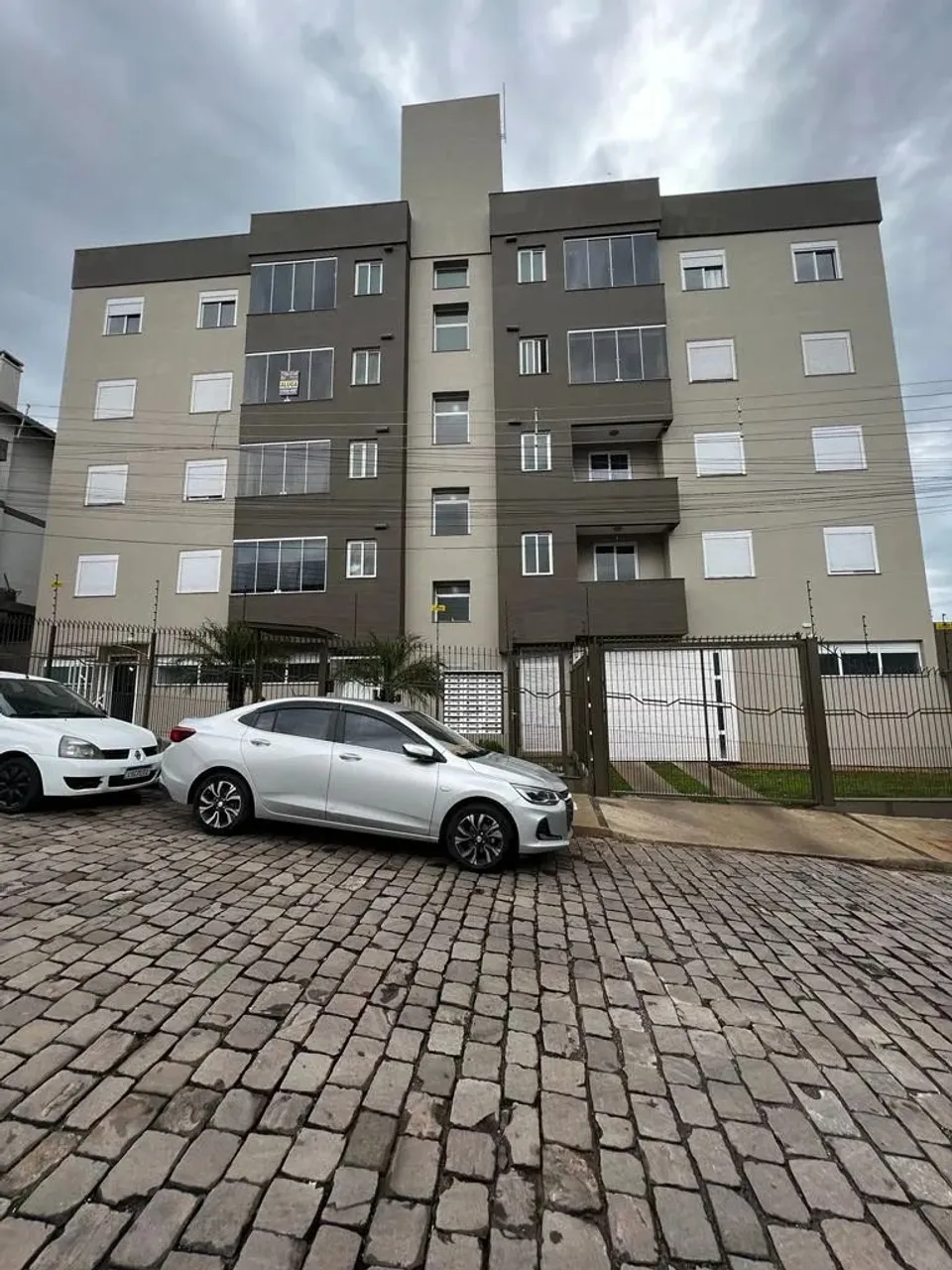 BENTOALVES aluga apto 02 dorm., 01 vaga, bairro Centenário - Caxias do Sul - RS