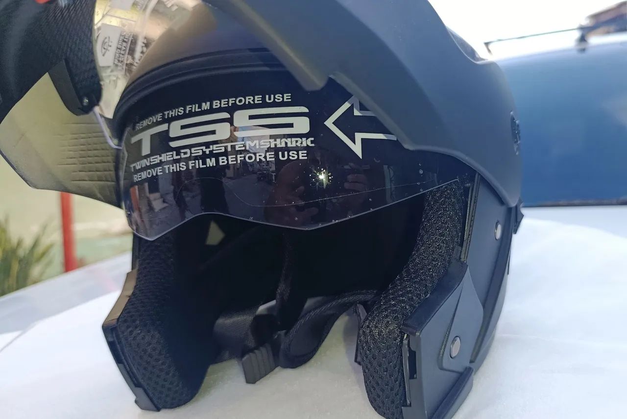 Capacete Moto escamoteável Tipo Robocop - Foto 2