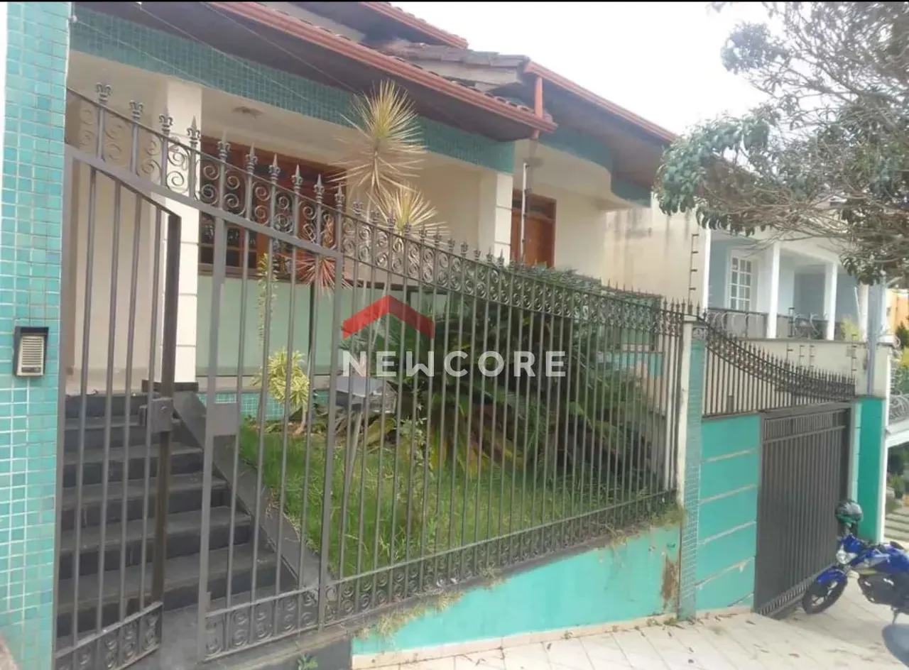 Casa em Rua Silas Pacheco - Pinheiro - Manhuaçu/MG