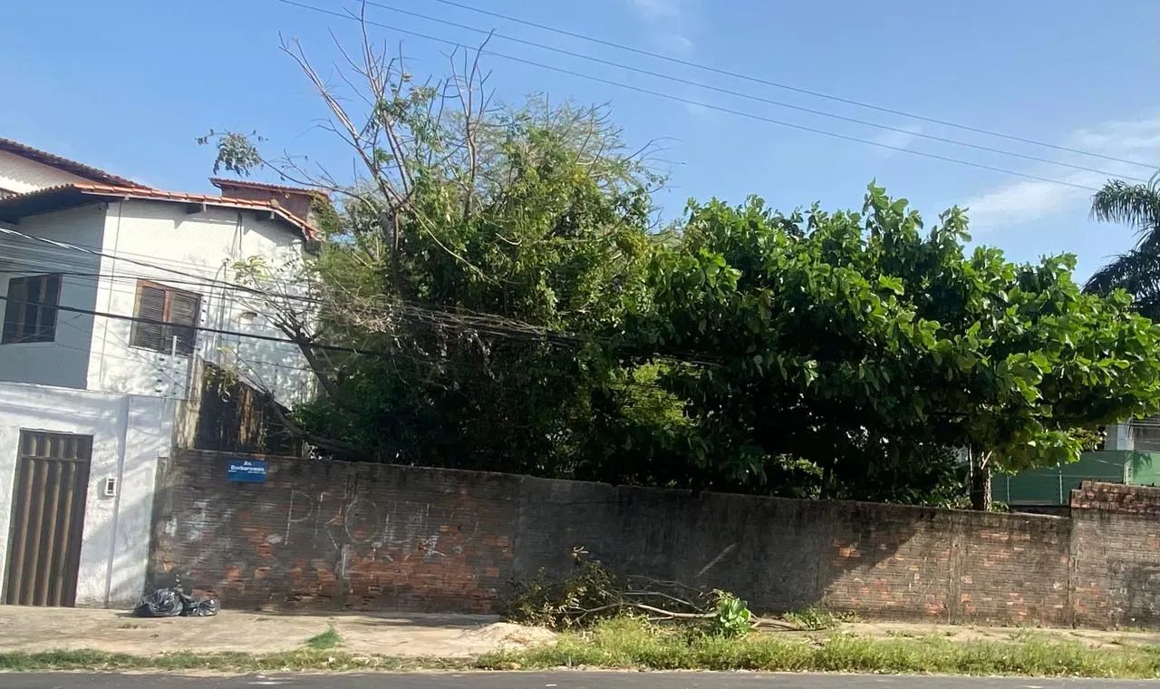 Vende-se Excelente Terreno na Av. Borborema, Calhau