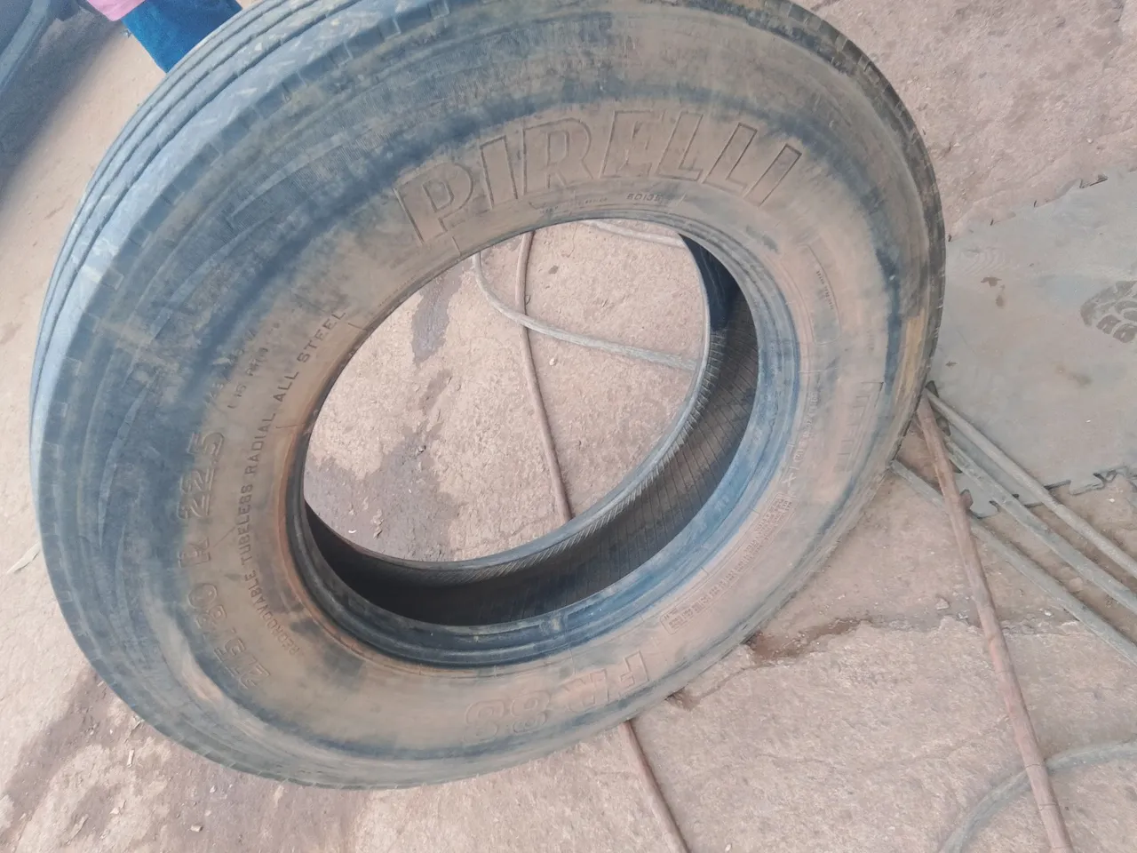 Pneu Pirelli 275