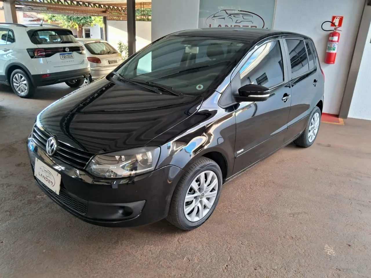 VOLKSWAGEN FOX 1.6 MI 8V FLEX 4P MANUAL PRETO 2014