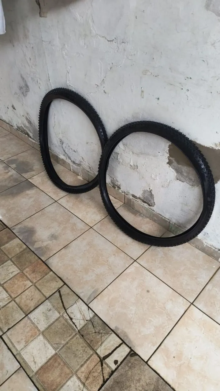 Pneu com cravo