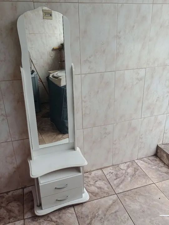 Penteadeira com Espelho e Gavetas
