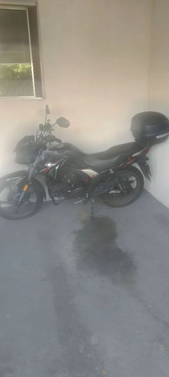 Moto usada está parada 