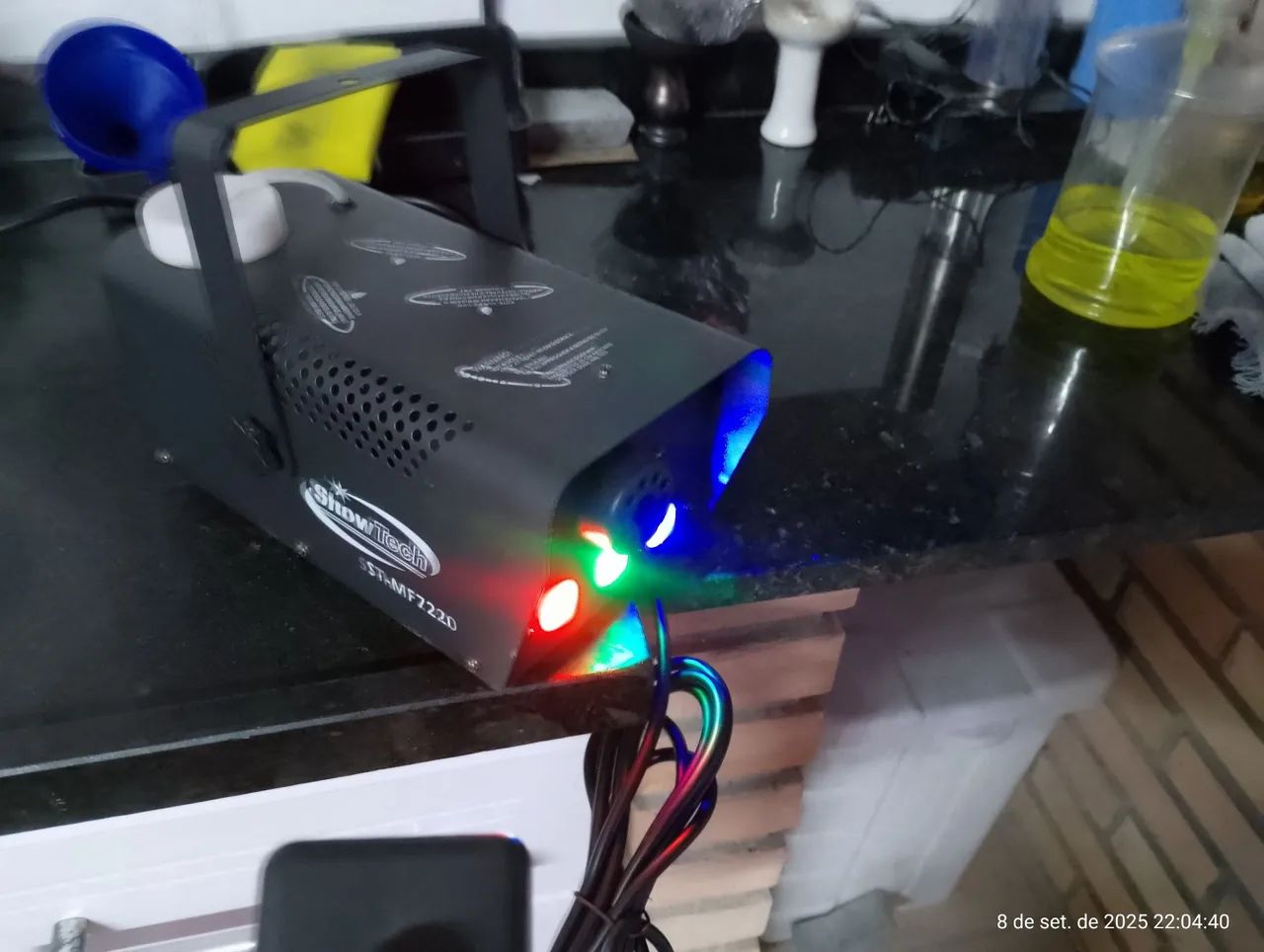 Máquina de fumaça semi nova e lâmpadas 