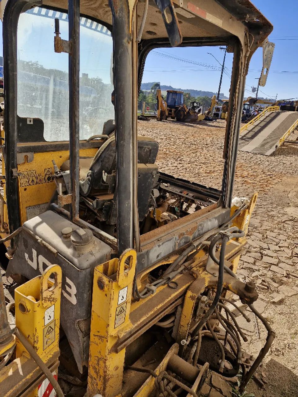 MINI CARREGADEIRA JCB 1CX PARA RETIRADA DE PEÇAS 
